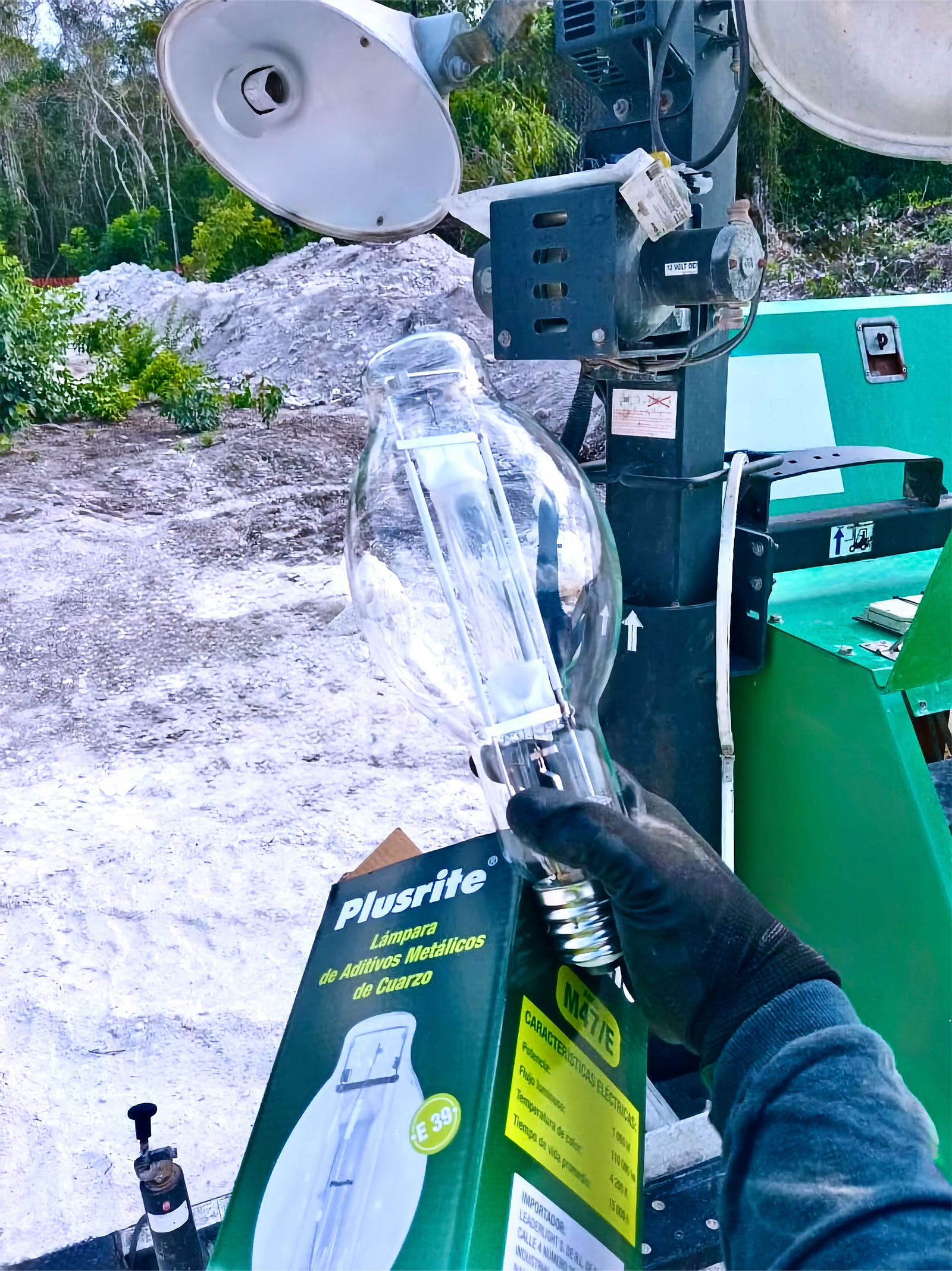 mantenimiento-A2f-torre-iluminacion-scaled